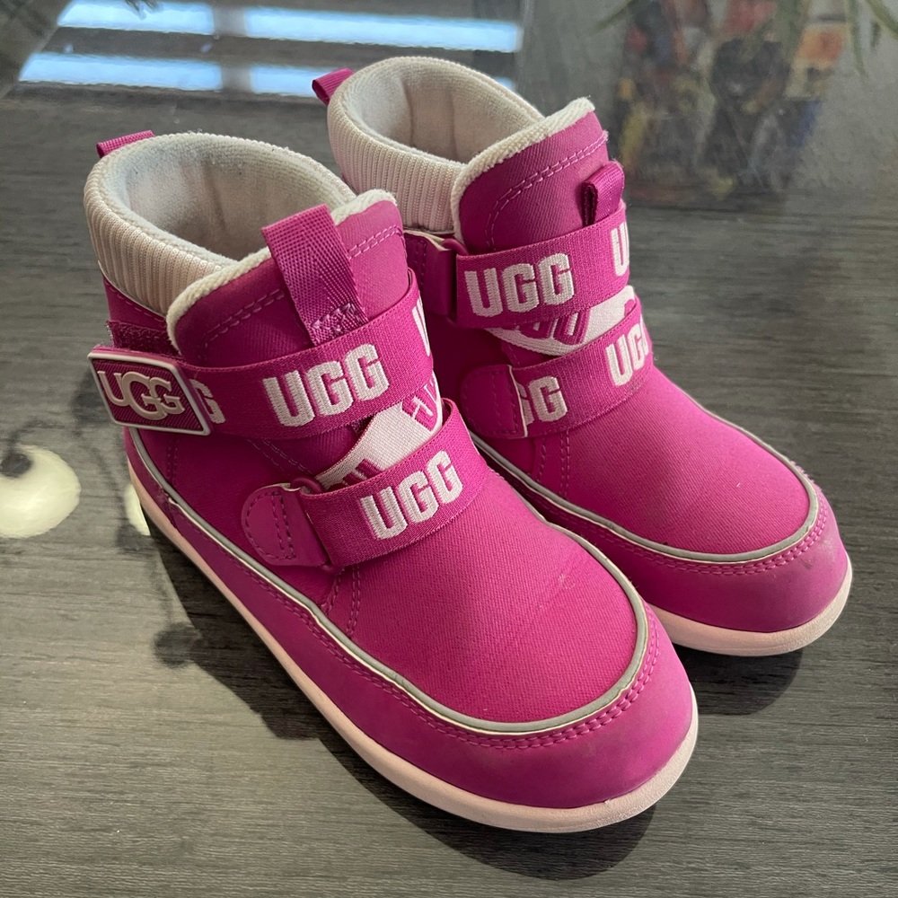 Ugg toddler girl size 11